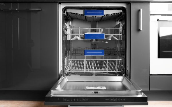 Greșeala epică făcută de mulți români: Ce NU faci la spălat vase