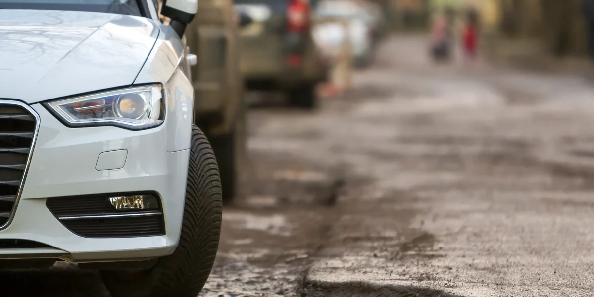 Parcare în fața blocului: NU e a ta. Cine are prioritate?