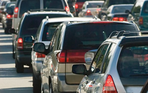 Accident pe DN1, spre Aeroportul Otopeni: Trafic blocat, mașină răsturnată