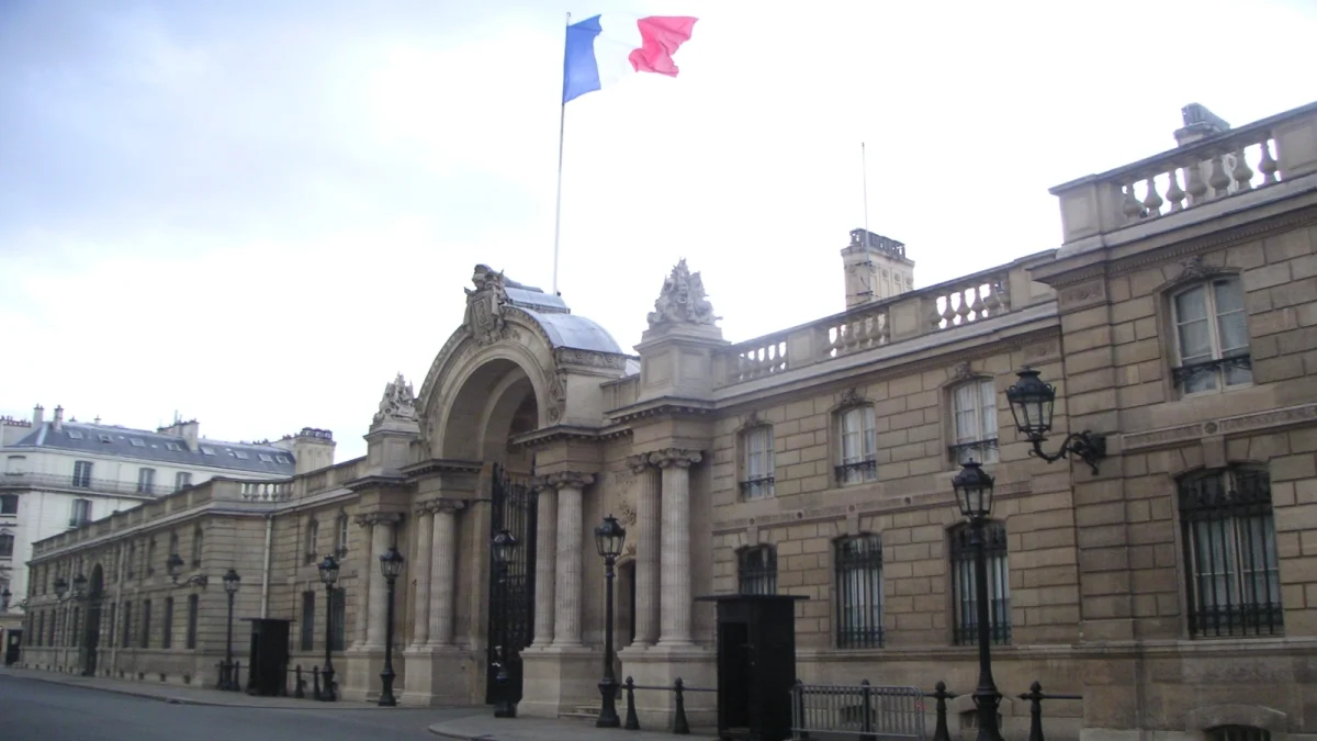 Ușile Palatului Elysee, ferecate: Poliția, blocată într-un dosar de corupție