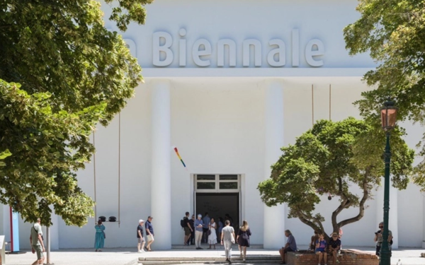 România, la Veneţia: Instalație ULUITOARE de artă audiovizuală şi sculpturală