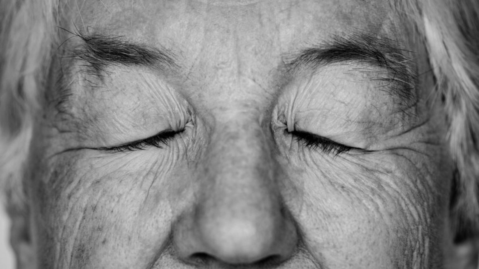 Un studiu al Universității din California, San Francisco, arată că procesul de îmbătrânire a plămânilor poate avea un impact crucial în modul în care organismul răspunde la infecțiile grave precum gripa și COVID-19 la persoanele în vârstă