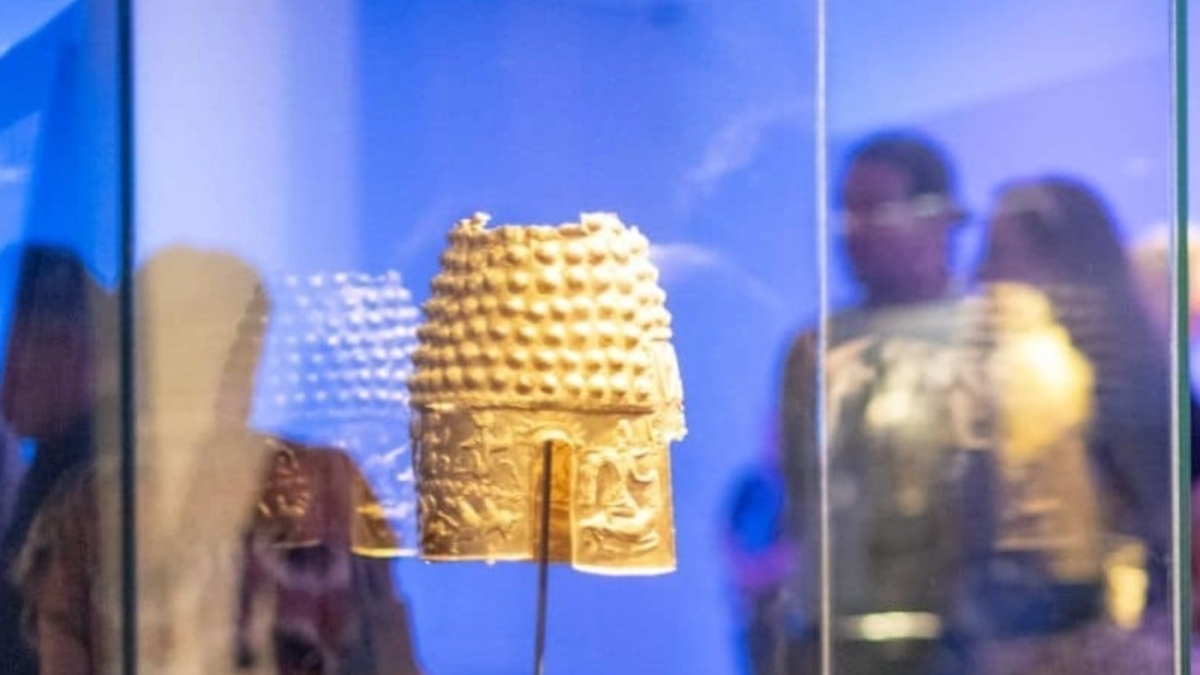 Guvernul detaliază repatrierea Coifului de la Coțofenești și a brățărilor dacice