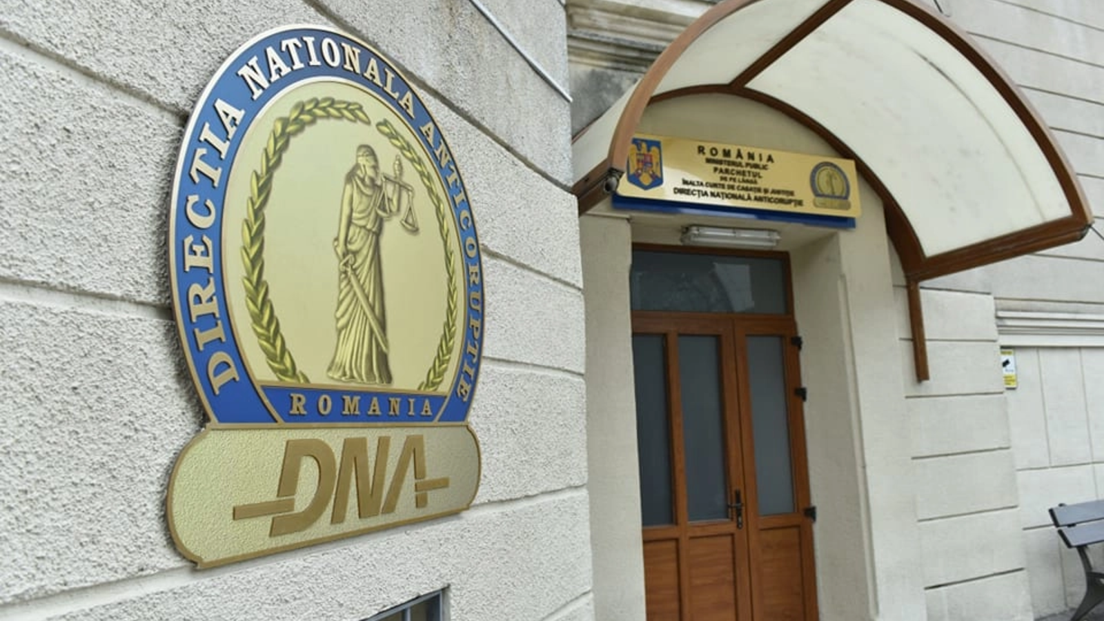 Procurorii Direcției Naționale Anticorupție (DNA) Pitești au trimis în judecată conducerea Direcției Generale de Asistență Socială și Protecția Copilului (DGASPC) Argeș, alături de alte persoane, într-un dosar de corupție