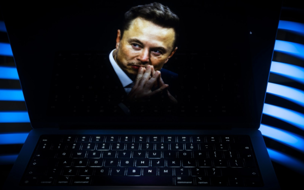 Uimitor: O adolescentă a vrut să-l întrebe pe Elon Musk despre telefonul Tesla, apoi...