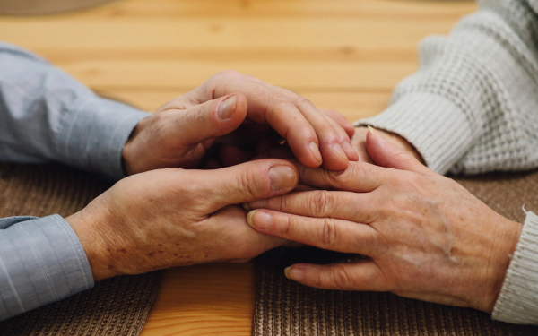 Când ești oficial bătrân? Un studiu pe 14.000 de oameni dă verdictul