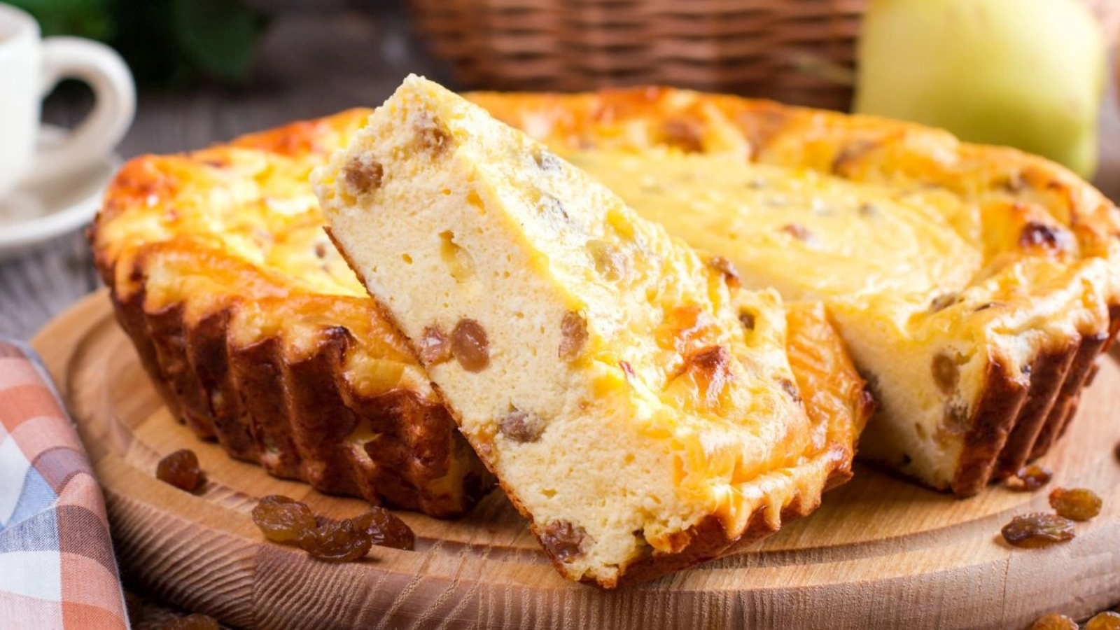 Pască de Paște: Rețeta bunicii, cu brânză și stafide, secrete dezvăluite