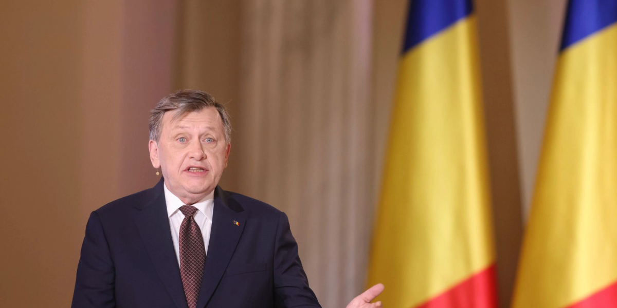 Crin Antonescu, mesaj pentru criticii lui Nicușor Dan: Plăcuța, alt destinatar?