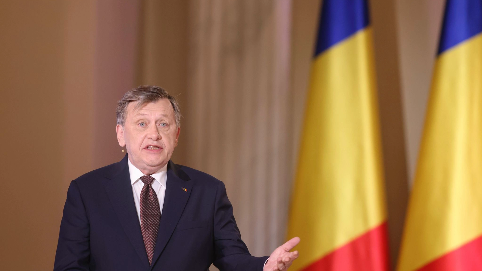 Crin Antonescu, mesaj pentru criticii lui Nicușor Dan: Plăcuța, alt destinatar?