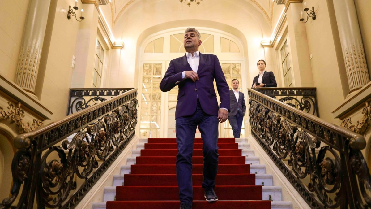 Ciolacu, "microbistul" cu îndemn de foc pentru Bolojan: Demisia! (VIDEO)