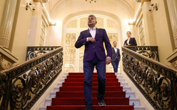 Ciolacu, "microbistul" cu îndemn de foc pentru Bolojan: Demisia! (VIDEO)