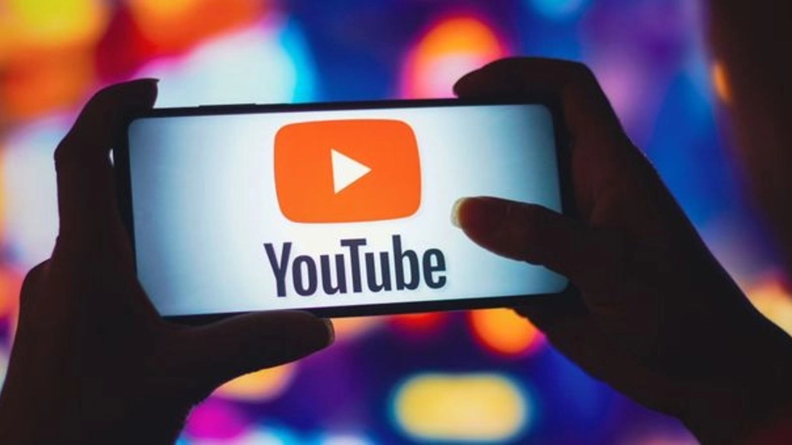 Videoclipul de prezentare al Nvidia, blocat temporar pe YouTube din cauza unei revendicări de copyright Un videoclip difuzat recent de compania Nvidia, menit să prezinte o nouă tehnologie de inteligență artificială, a fost temporar eliminat de pe platforma YouTube după o revendicare de copyright