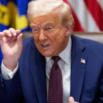 Trump amenință: Navele SUA în Golful Persic, ținte pentru „eliminare”