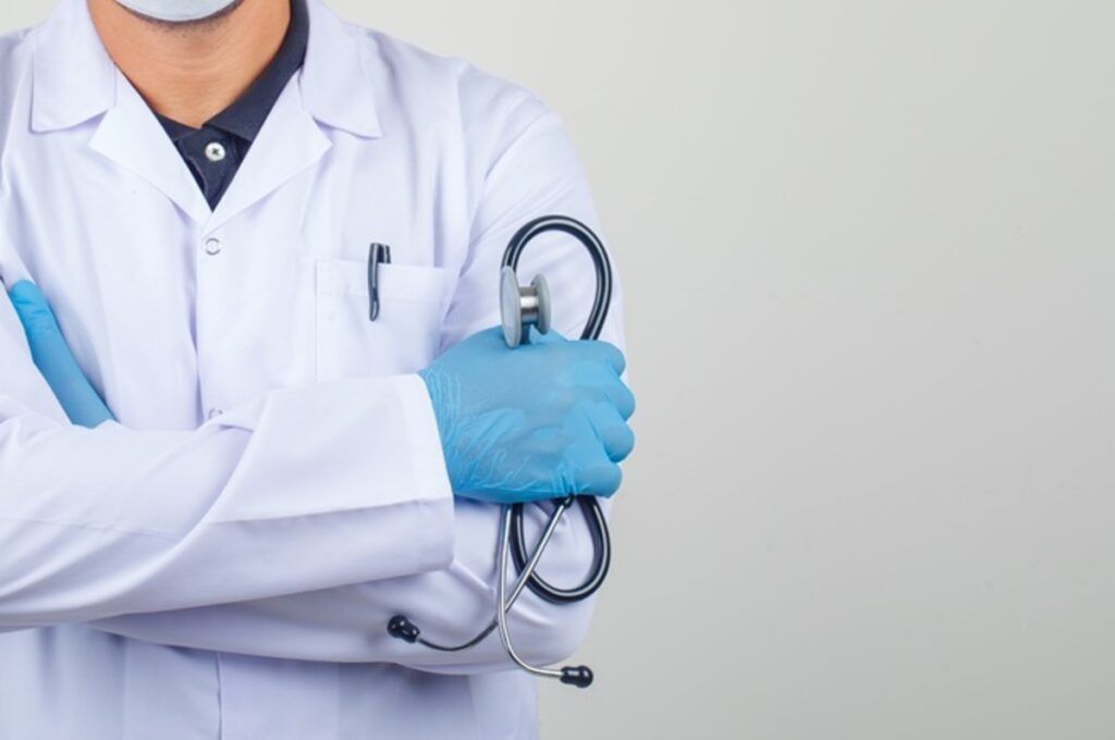Criză în sănătate: 7 din 10 medici vor să părăsească România