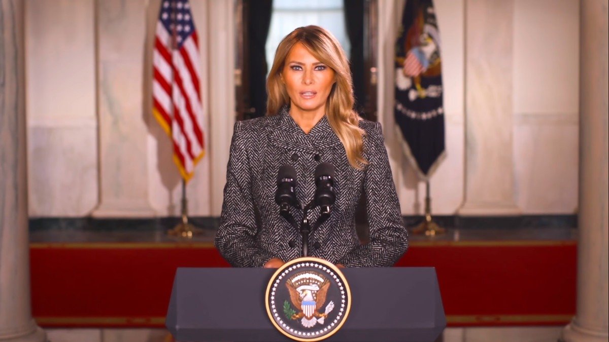 Prima Doamnă a SUA, Melania Trump, a negat categoric orice legătură cu controversatul Jeffrey Epstein, cerând totodată audieri în Congres pentru supraviețuitorii traficului sexual al acestuia