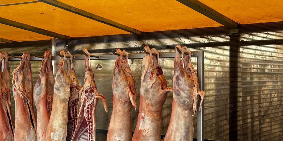 Autoritatea Națională pentru Protecția Consumatorilor (ANPC) a aplicat amenzi totale ce depășesc 6 milioane de lei în ultimele șapte zile, în urma unor controale intensive în domeniul produselor alimentare, în special carne de miel și alte preparate din carne