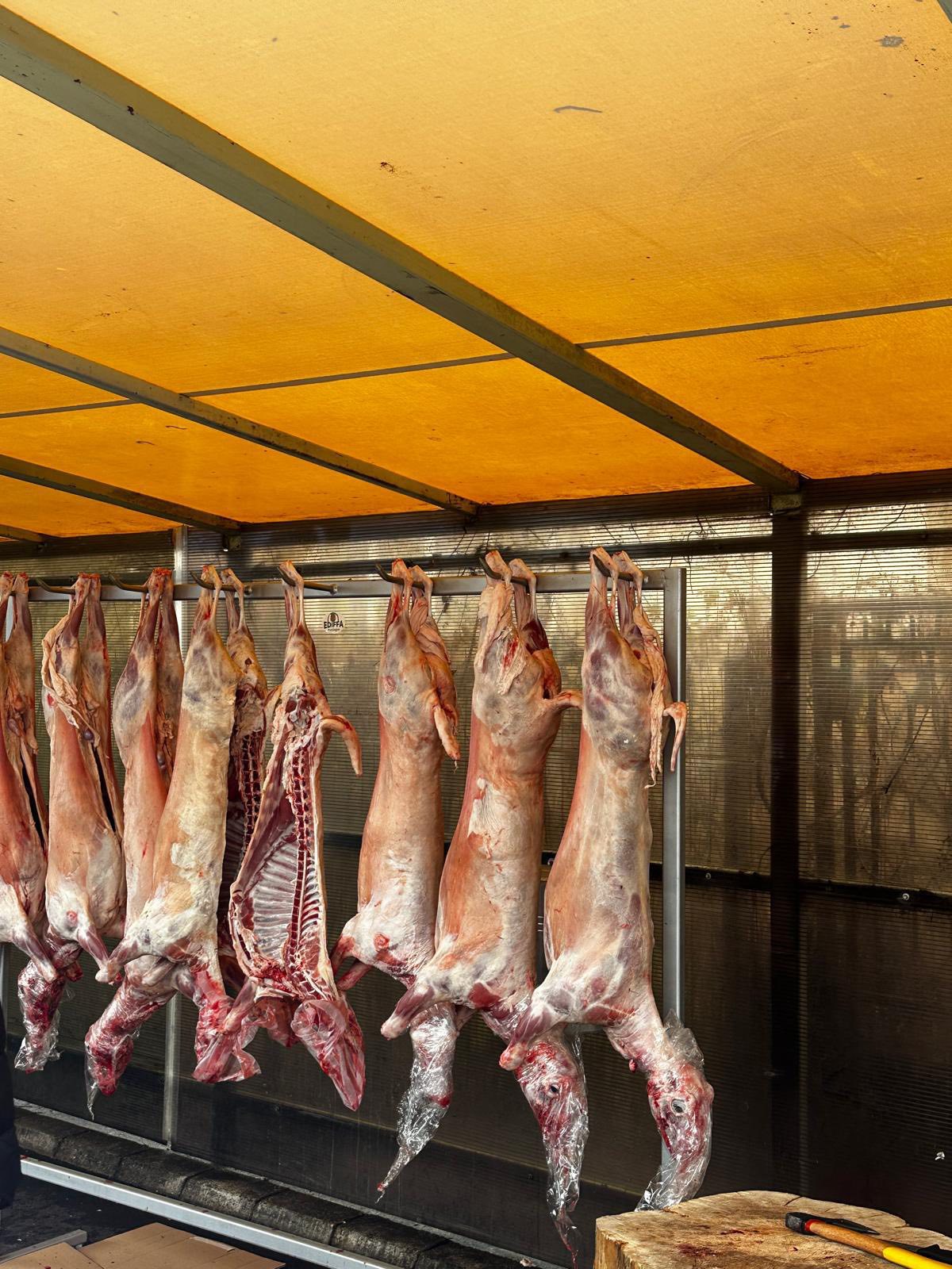 Autoritatea Națională pentru Protecția Consumatorilor (ANPC) a aplicat amenzi totale ce depășesc 6 milioane de lei în ultimele șapte zile, în urma unor controale intensive în domeniul produselor alimentare, în special carne de miel și alte preparate din carne