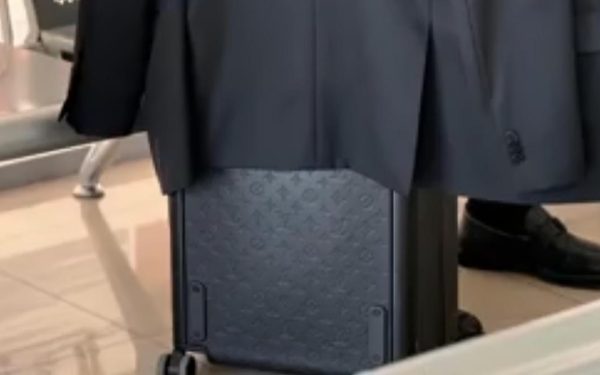 Ministrul Agriculturii, Florin Barbu, cu geamantan Vuitton de 5000 euro: "Nu știu prețul"