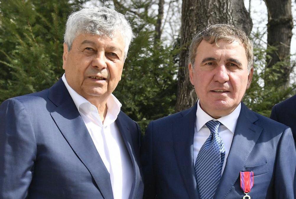 Gheorghe și Ianis Hagi au transmis mesaje emoționante, aproape simultan, pe rețelele de socializare, ca reacție la vestea decesului antrenorului Mircea Lucescu