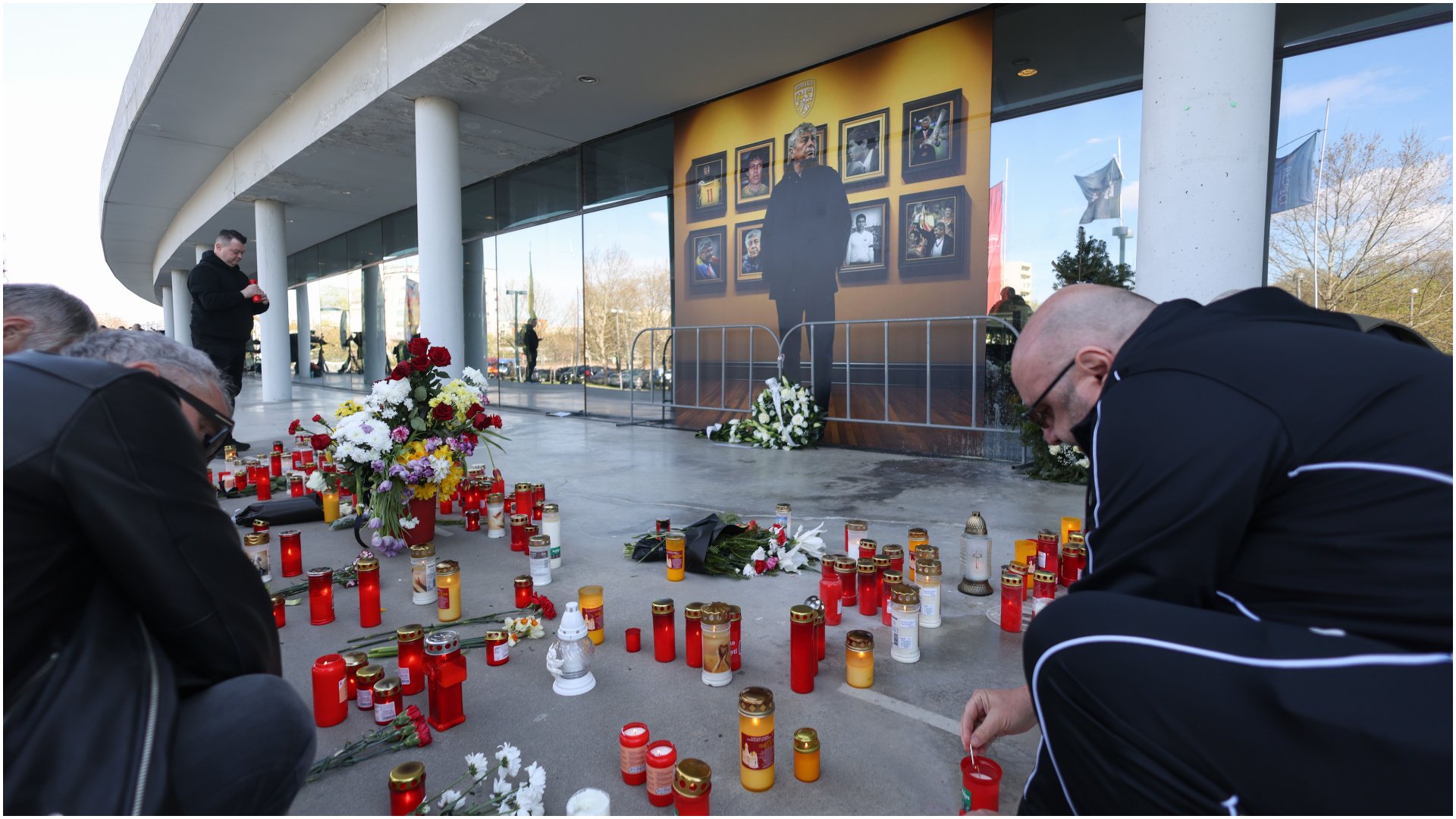 Mii de oameni la Arena Națională, omagiindu-l pe Mircea Lucescu. Dragomir: „E mare și-n Rai”