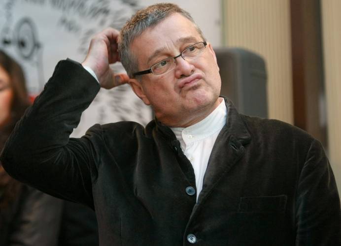 Incendiu devastator pentru Mircea Dinescu: Casa din Cetate, în flăcări