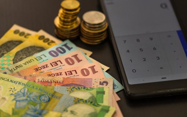 Deficitul României, în scădere, datoria externă, în creștere