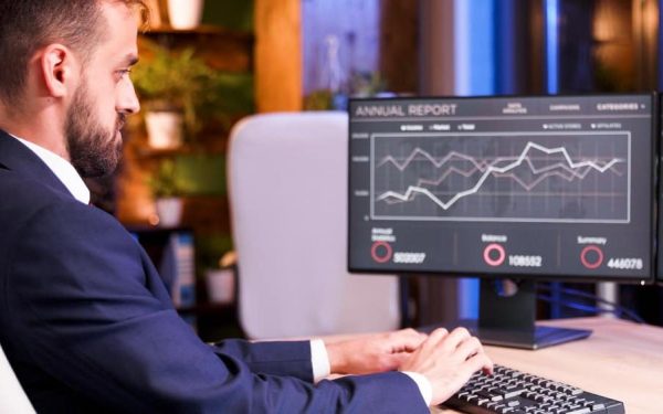 Fondurile de acțiuni locale, pe val: 55% profit în 2025, dar dividende mai mici!