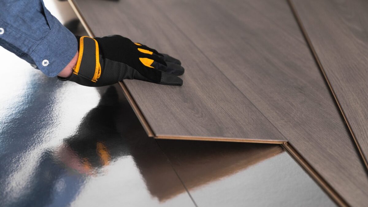 Se poate pune parchet nou peste cel vechi? Ghidul instalării perfecte