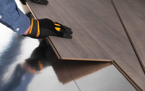 Se poate pune parchet nou peste cel vechi? Ghidul instalării perfecte