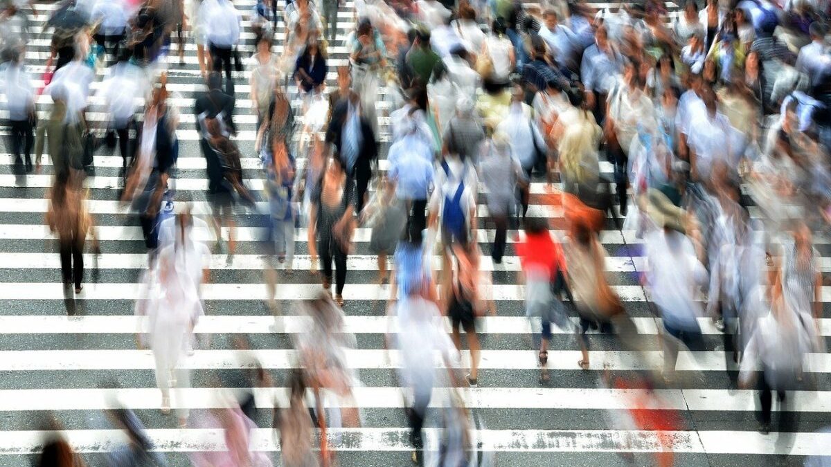 Încrederea în viitor, la minim: Ce văd românii despre costul vieții și locuri de muncă