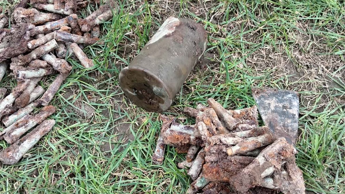 Harghita: Un localnic a descoperit muniție veche în curte. Ce faci acum?