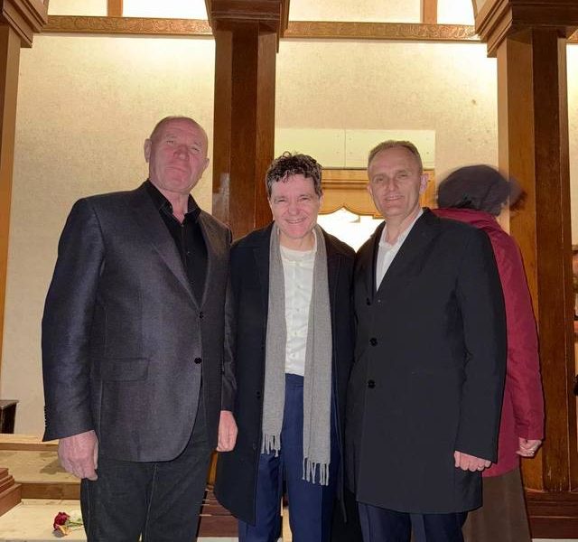 Nicuşor Dan, la mănăstirea Cornu, cu şefii PSD de Prahova – FOTO