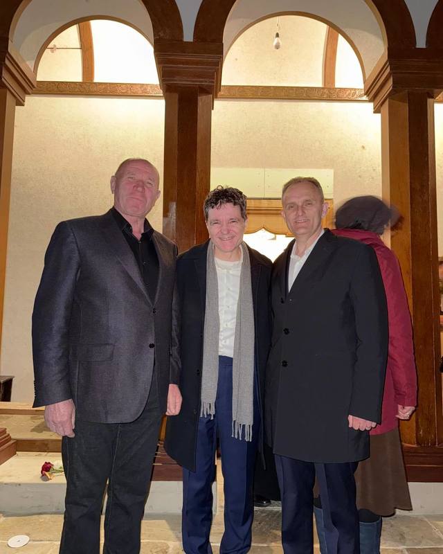 Nicuşor Dan, la mănăstirea Cornu, cu şefii PSD de Prahova - FOTO