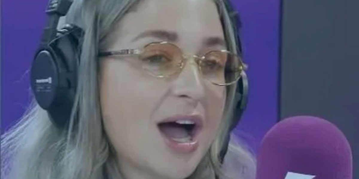 Harriet Rose, prezentatoare radio, își ia rămas bun de la Kiss FM după șase ani Prezentatoarea Harriet Rose, cunoscută pentru emisiunile sale de la Kiss FM dar și pentru participarea la The Masked Singer, a anunțat că a părăsit postul de radio după șase ani de colaborare