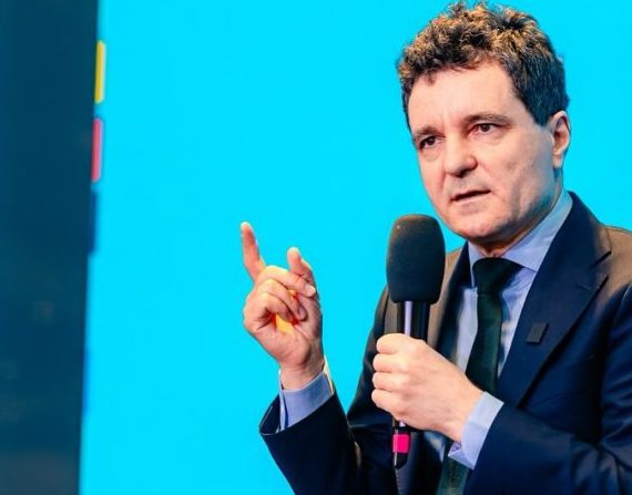 Nicuşor Dan, primarul Capitalei, a abordat posibilele scenarii politice într-o conferință de presă, subliniind importanța obiectivelor naționale indiferent de configurațiile politice