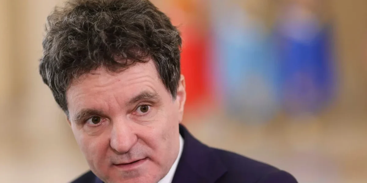 PRIMARUL Nicușor Dan, DESPRE LIMITA ÎNTRE SRI ȘI PARCHET ÎN CAZURILE DE CORUPȚIE Primarul General al Capitalei, Nicușor Dan, a declarat miercuri că „este clar pentru toată lumea unde se oprește activitatea ofițerilor de informații” și unde preiau procurorii în cazurile de corupție