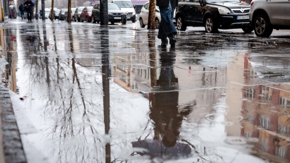 Vremea rea dă bătăi de cap, dar veștile bune vin chiar din această seară
