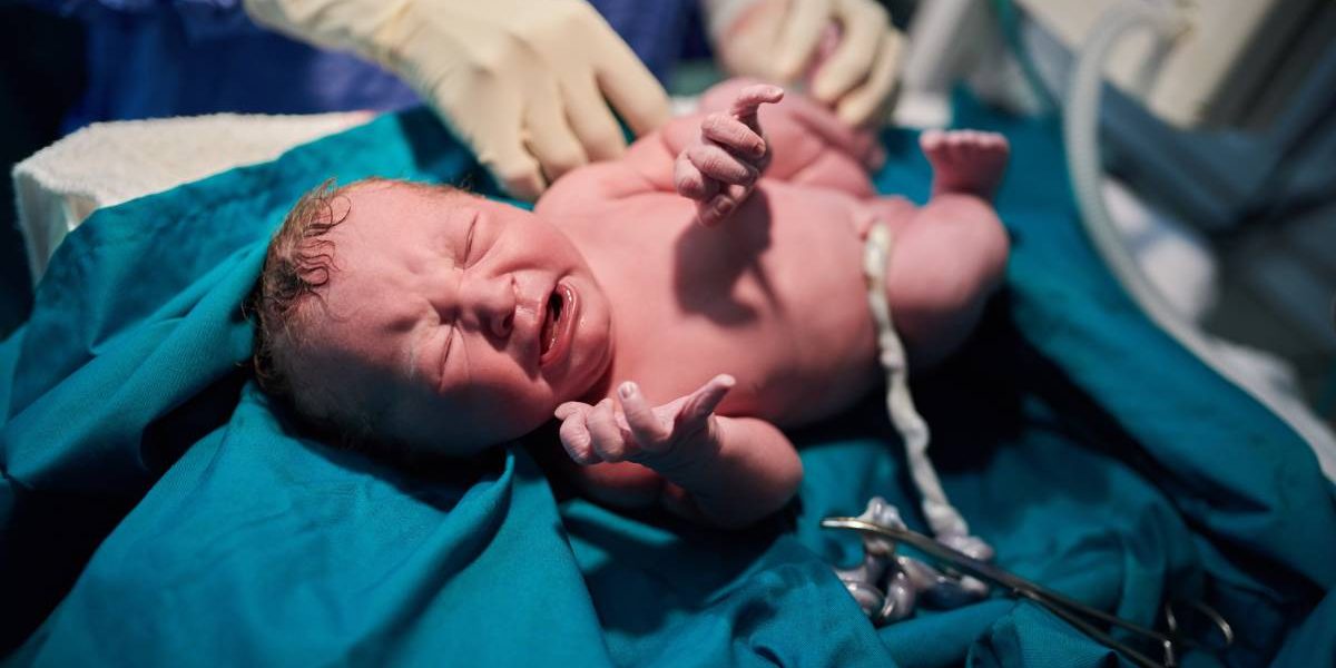 Riscul de AVC la adulți, legat de greutatea la naștere Un studiu realizat până în 2022 a indicat că au fost înregistrate 2.252 de cazuri de accident vascular cerebral (AVC) în România