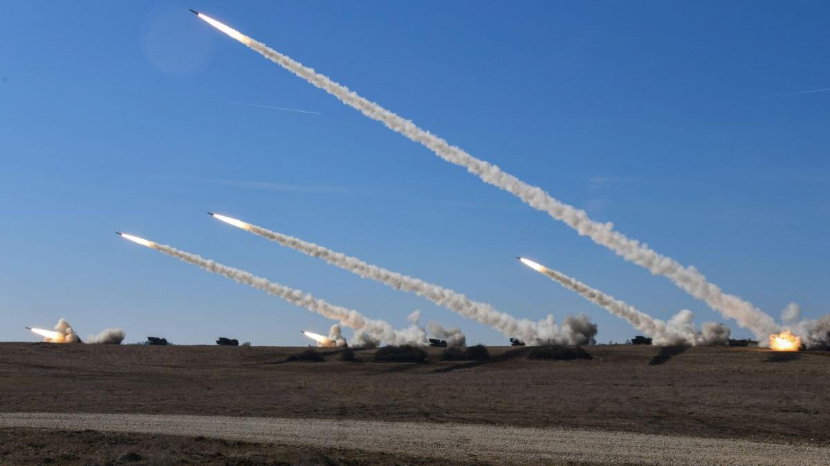 Noua cursă a AI: Marile puteri reiau logica distrugerii reciproce, ca în era nucleară