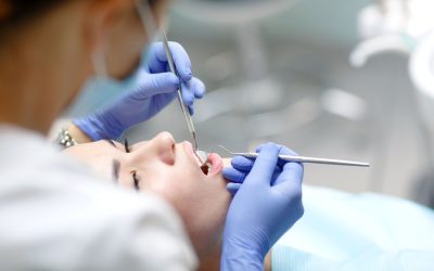 Persoanele care nu își pot permite tratamentele dentare se confruntă cu un risc crescut de boli cardiovasculare și demență, conform unui studiu recent realizat de cercetătorii de la Școala de Sănătate Publică a Universității din Boston