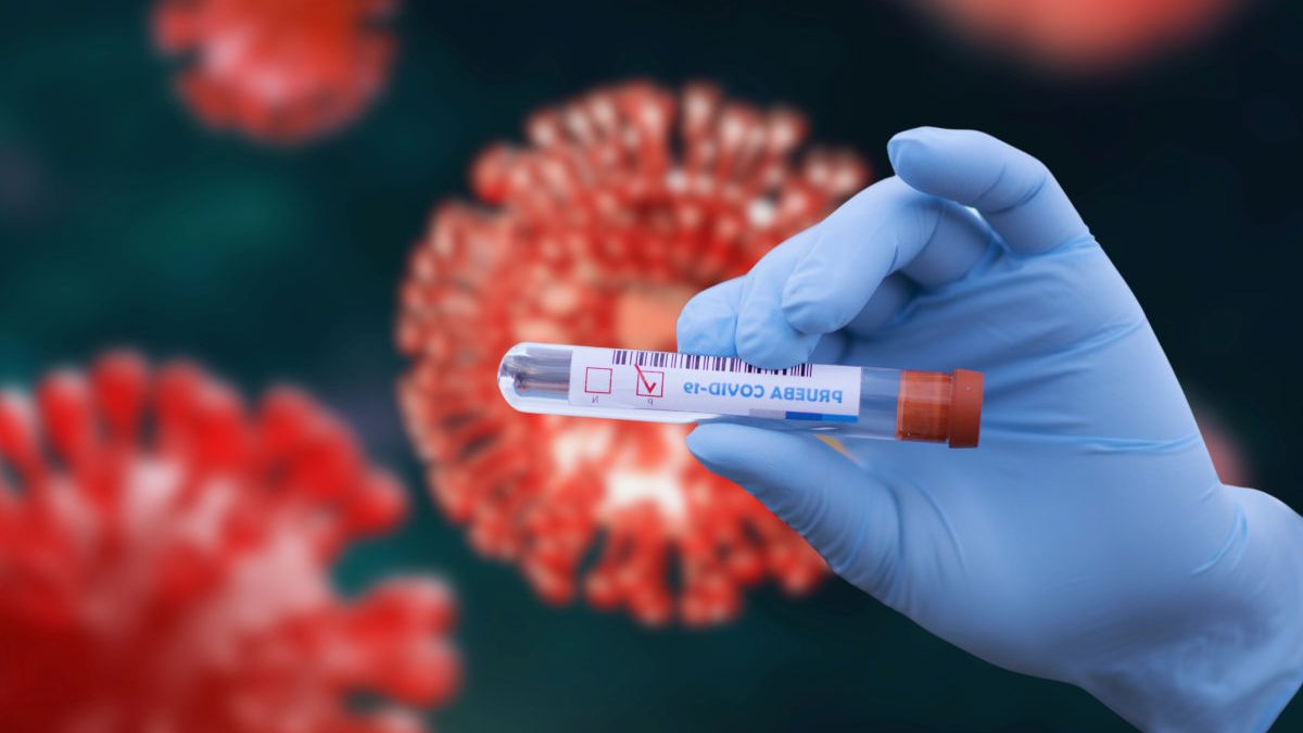 Noua tulpină COVID-19 lovește Franța: Ce pericole aduce mutația virusului