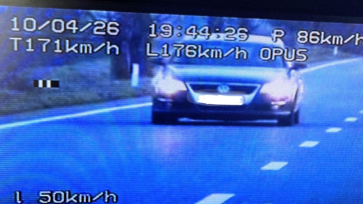 Șoferiță, prinsă cu 176 km/h: "Grăbesc, ard cozonacii!"