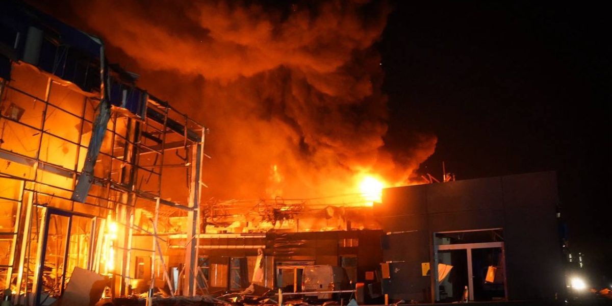 Cel puțin trei morți și 15 răniți în urma atacului cu drone asupra ODESEI Un atac masiv cu drone comis de Rusia în noaptea de duminică spre luni asupra orașului-port Odesa a provocat cel puțin trei victime și a rănit alte 15 persoane