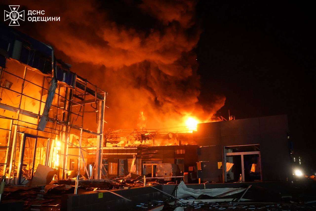 Cel puțin trei morți și 15 răniți în urma atacului cu drone asupra ODESEI Un atac masiv cu drone comis de Rusia în noaptea de duminică spre luni asupra orașului-port Odesa a provocat cel puțin trei victime și a rănit alte 15 persoane