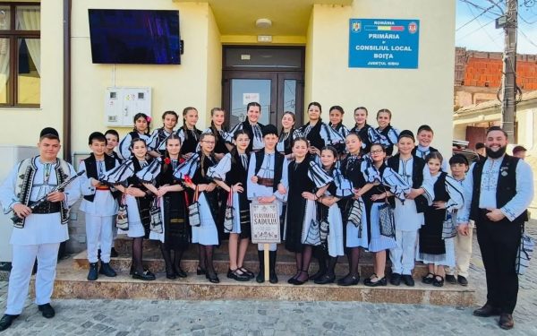 Elevii din comună, premiați cu un trofeu râvnit