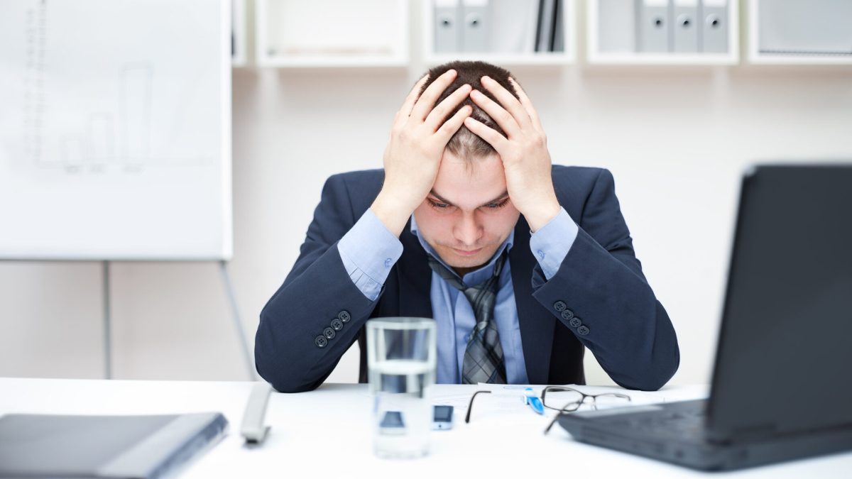 Val de șomaj în România: Sute de locuri de muncă dispar, criza se adâncește