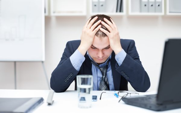 Val de șomaj în România: Sute de locuri de muncă dispar, criza se adâncește