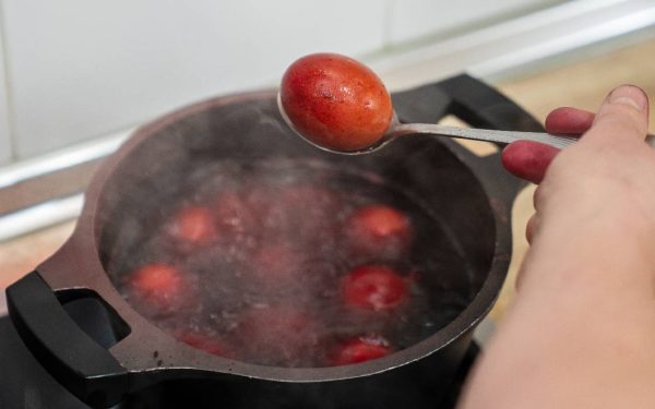 Ouă de Paște în exces? Trucuri să le păstrezi proaspete și bune de mâncat!