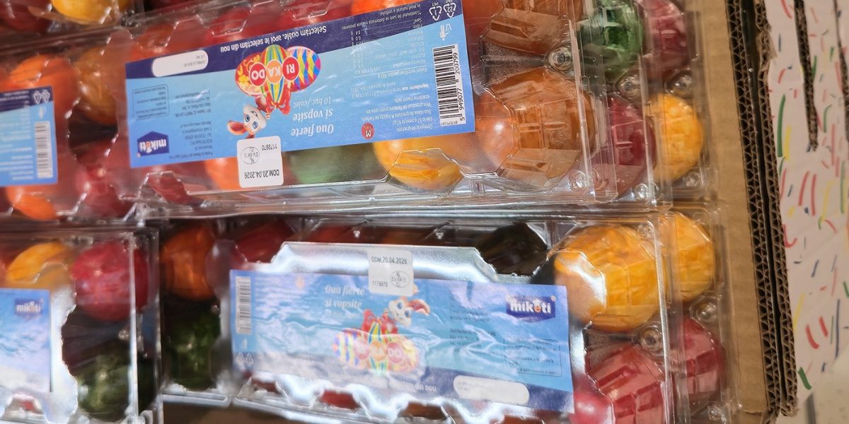 Ouăle vopsite gata de consum, comercializate în supermaketurile din România, devin o alternativă preferată pentru sărbătoarea Paștelui, însă pe măsură ce popularitatea lor crește, apar și semne de întrebare legate de siguranța și compoziția acestora