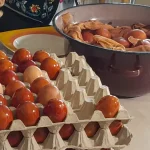 Ouă vopsite eco la Mănăstirea Timișeni: Tradiție cu peste 1.000 de bucăți!